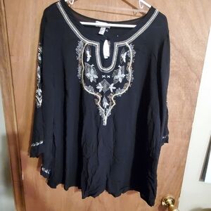 Dressbarn  Nwt Sz 1x. Black Embroidery Boho Print Bell Sleeves. V Neck
